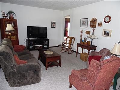 4th image of 2204 Graham Dr S