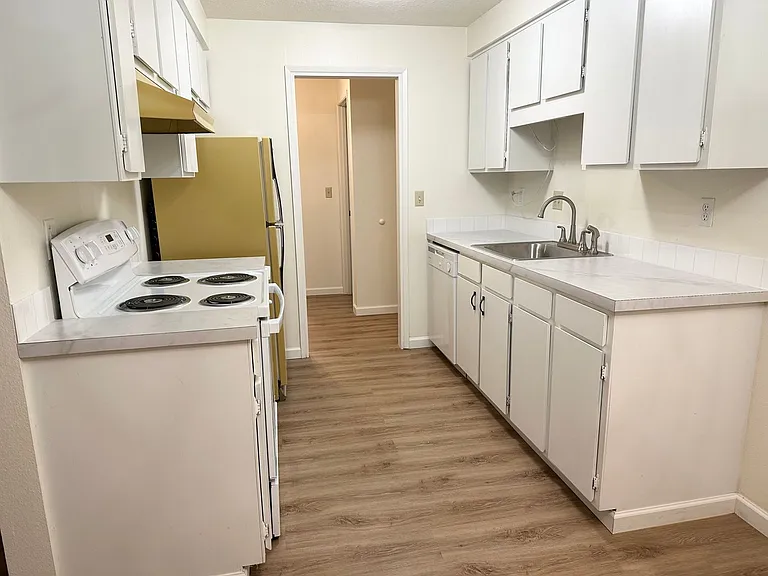 6055 SW 68th Ct — Photo 6