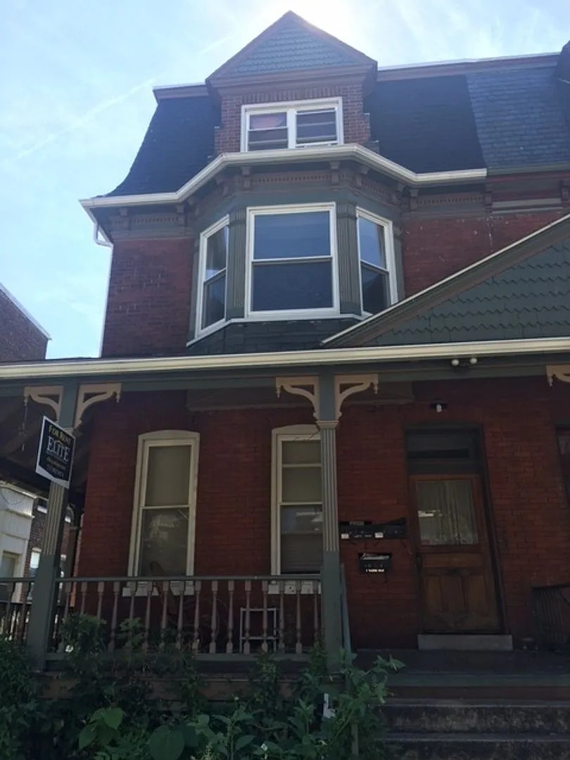 1 Bedroom on 3rd Floor "The Avenues" — Photo 1