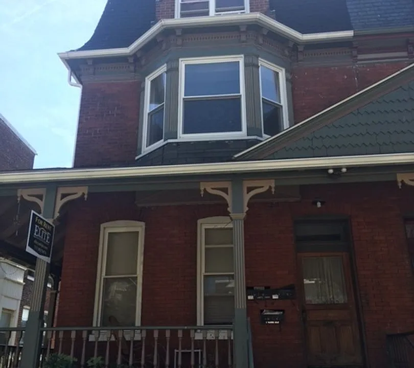 656 Linden Ave #3