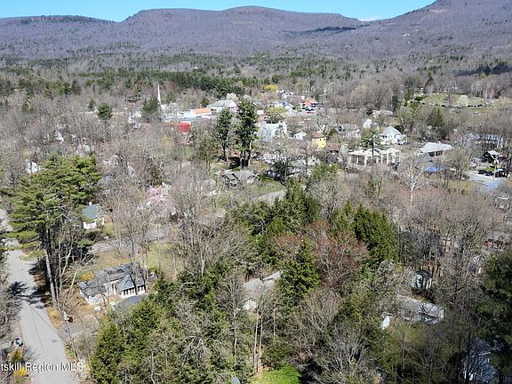 5th image of 25 Pine Grove St