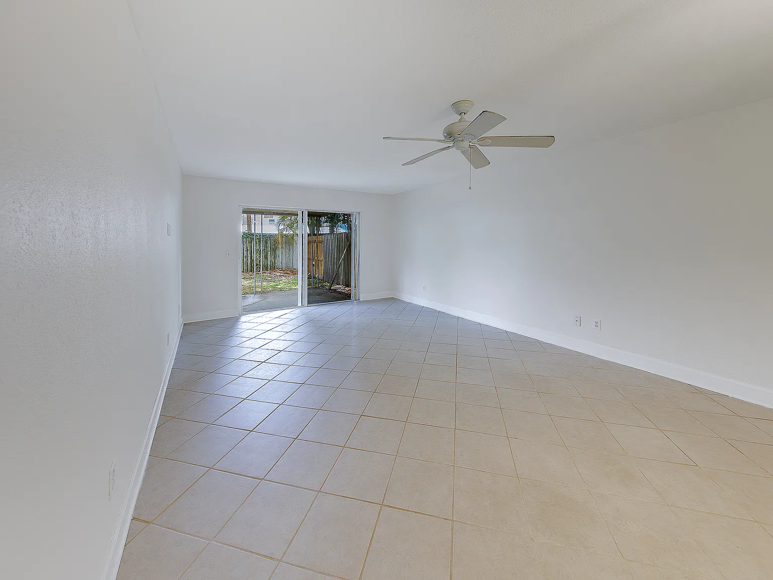 2 bed, 936 sqft, $2,000 — Photo 3