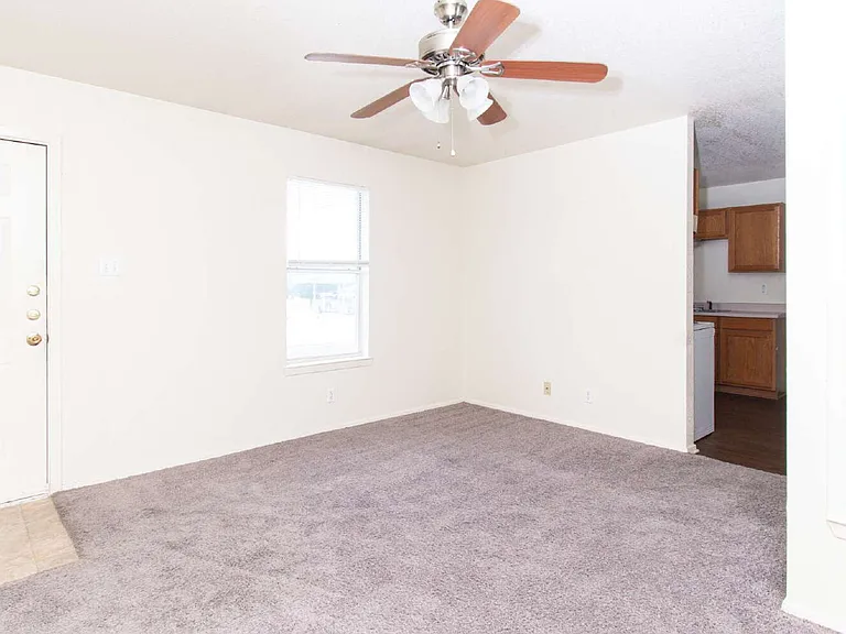 2014 Cedarhill Dr #C — Photo 3
