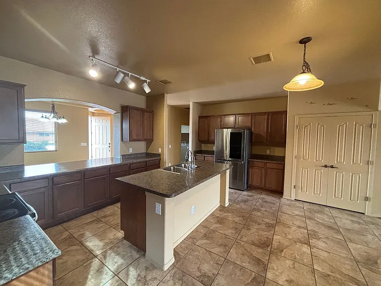 5558 Wilder Dr — Photo 7