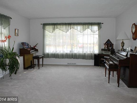 5th image of 209 Meade Dr
