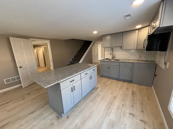 2875 Bartruff Ln #B, Pekin, IL 61554