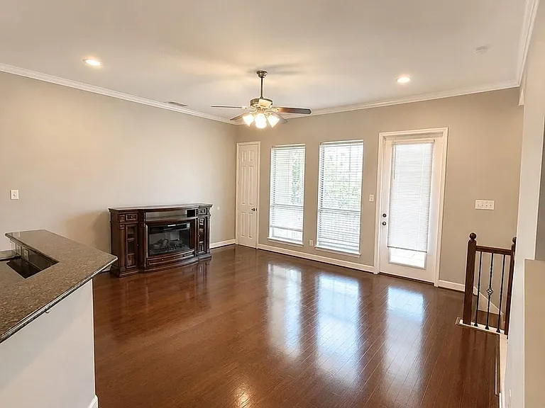 1605 W Dallas St #C — Photo 11