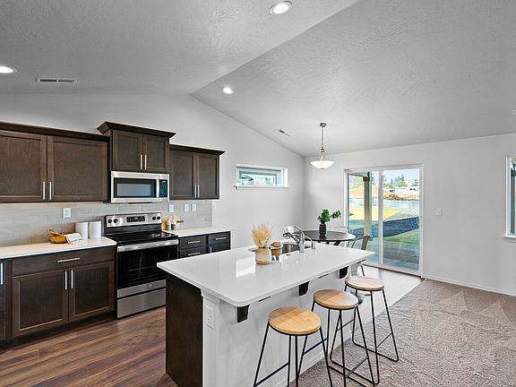 Edgewood - Kitchen Dining
