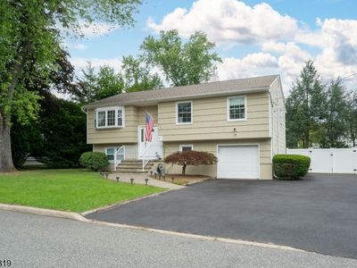 14 Poplar St, Bloomingdale, NJ, 07403