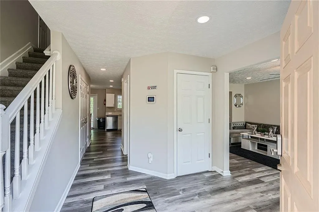 4 bed, 3.5 bath, 2451 sqft, $2,650 — Photo 4