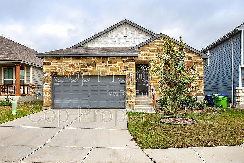 4 bed, 3.0 bath, 2497 sqft, $2,295 — Photo 2