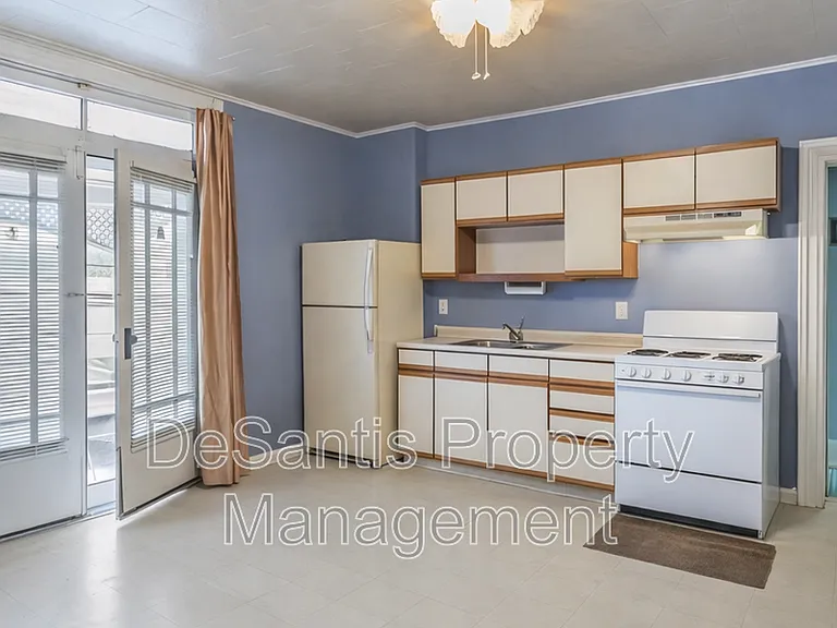 708 E High St #3 — Photo 4
