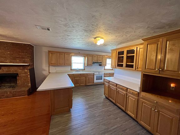 5th image of 155 Wedgewood Dr