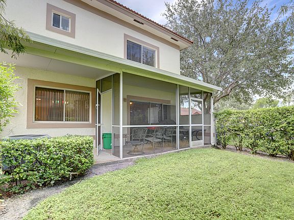 5th image of 903 NW 104th Way
