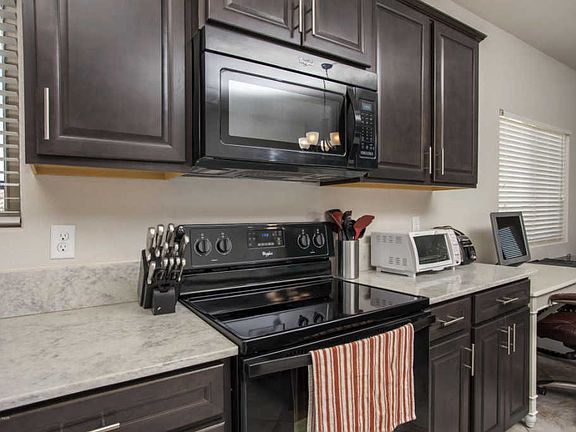 5th image of 1003 Zinfandel Ave