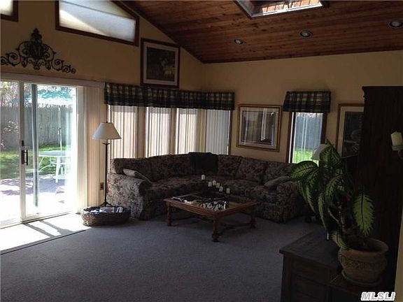 4th image of 17 Regina Dr