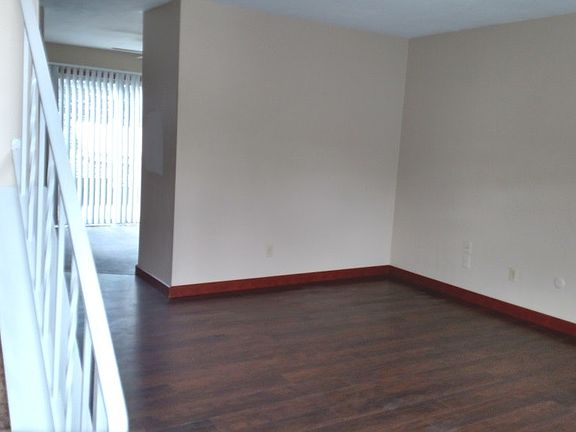 3rd image of 1323 W Jeth Ct