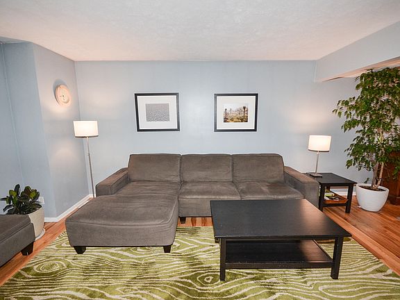 4th image of 1086 Applewood Dr NE