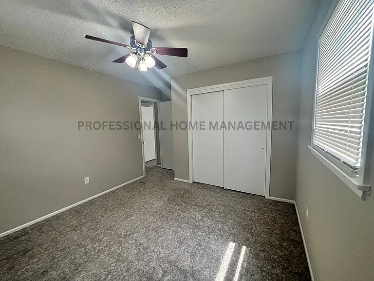 430 N Reno Ave — Photo 7