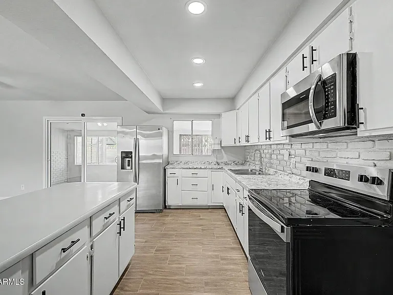 6536 W Turney Ave — Photo 13