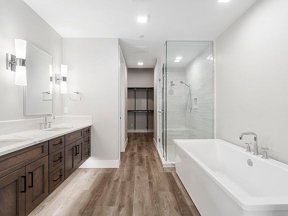 5th image of 802 Sandpoint Ave #8404