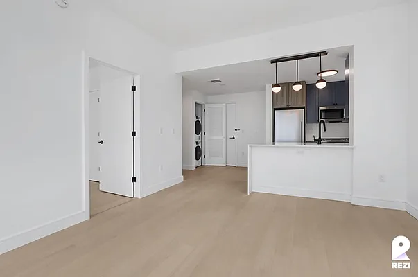 Rented by REZI | media 39