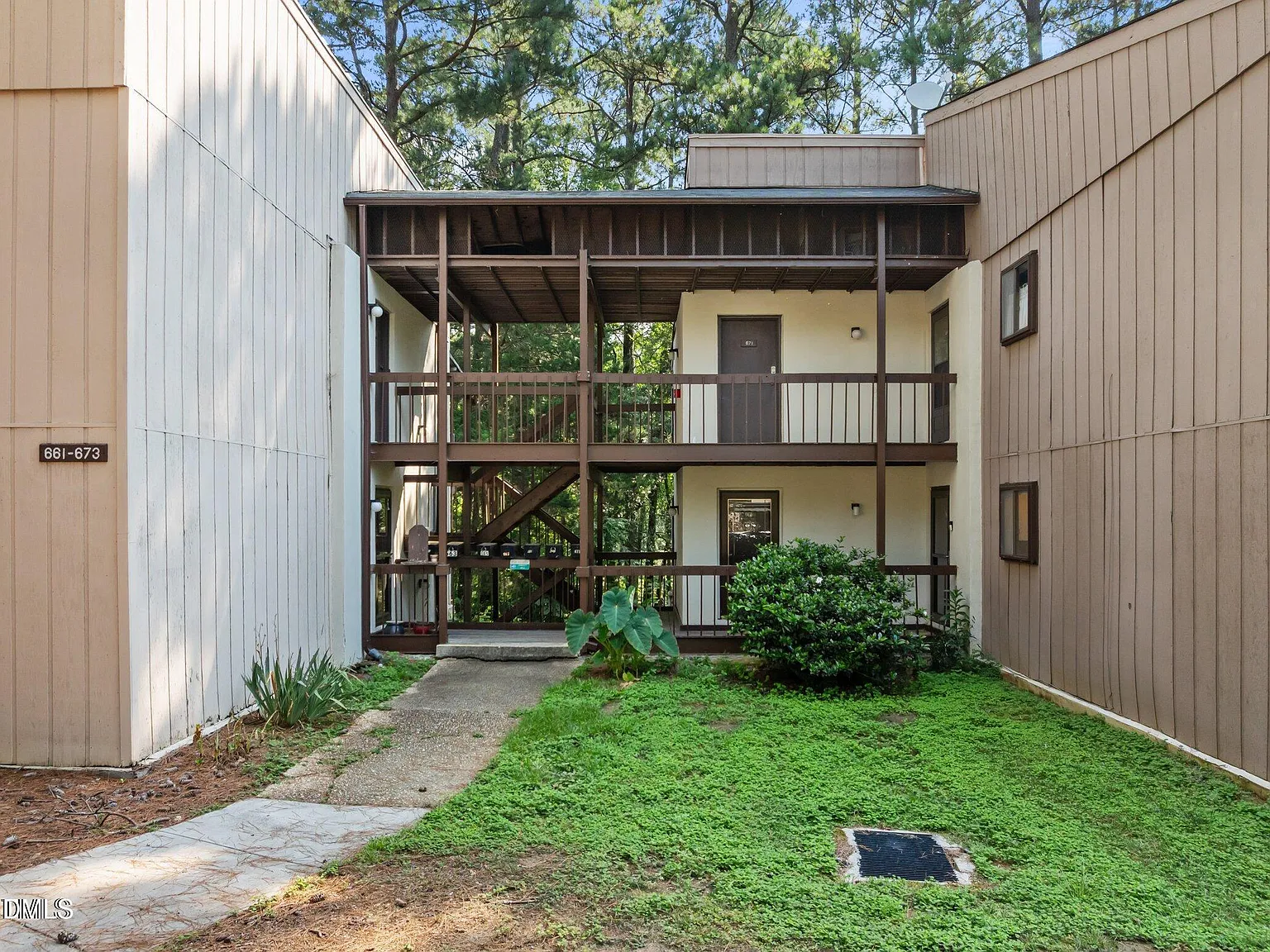 2 bed, 1.5 bath, 1048 sqft, $1,200 — Photo 1
