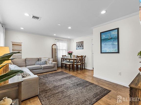 2nd image of 32 Dupont Ave