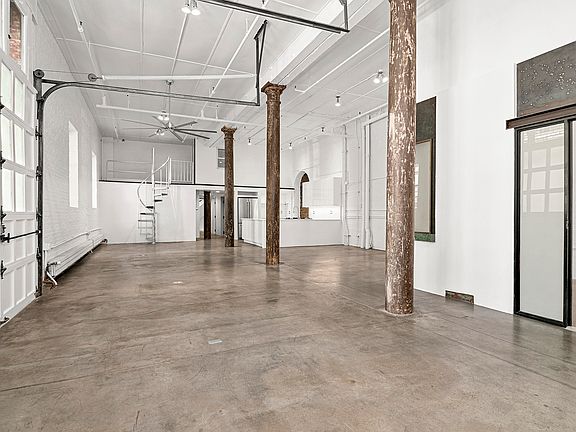 3rd image of 125 Watts St APT 1