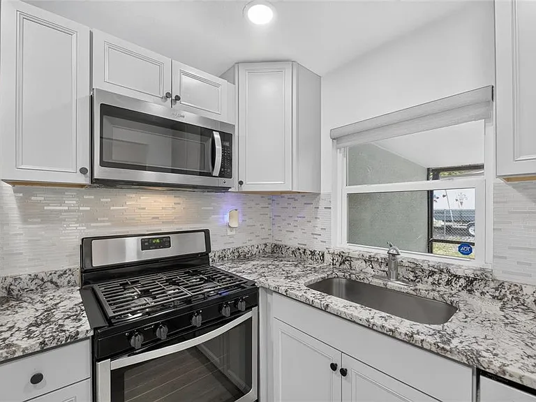 10004 N 25th St — Photo 14