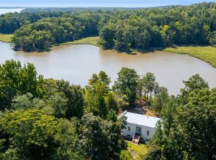 580 Bay Pointe Dr, Montross, VA 22520