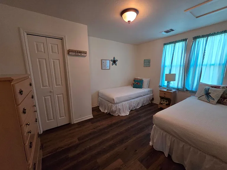 1006 E Highway St — Photo 18