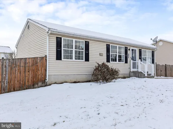 15 Snail Kite Rd, Martinsburg, WV 25405