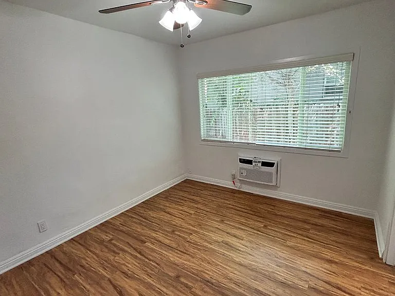 1685-1697 N Summit Avenue 109 #137 — Photo 17