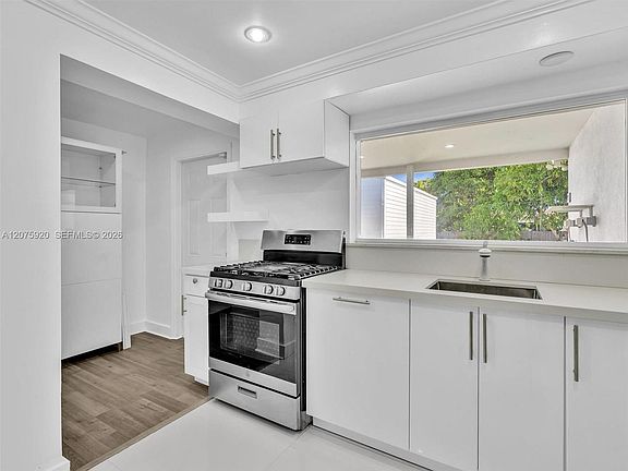 3rd image of 1647 NE 146th St #0