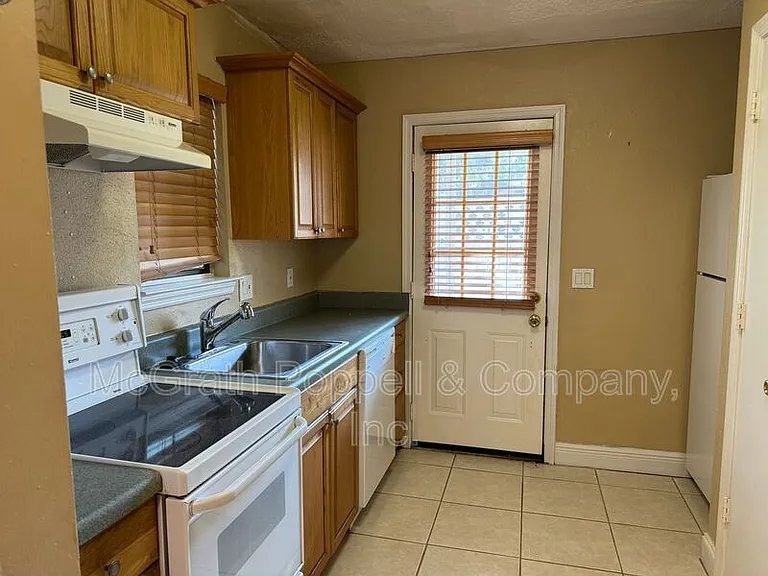 2302 Maki Rd #33 — Photo 8
