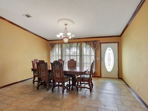 5th image of 2779 Carswell St