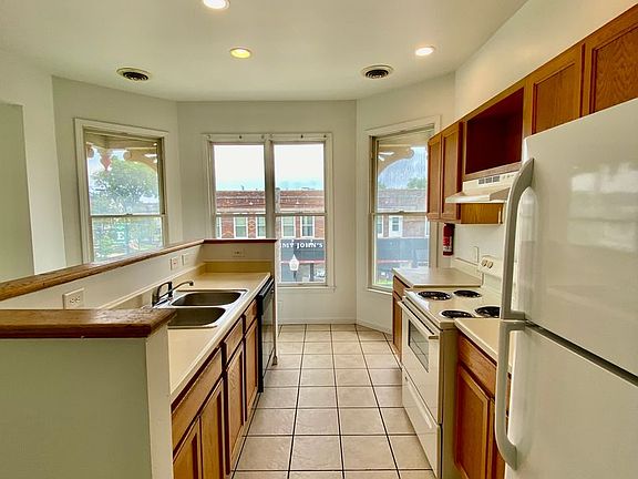 5th image of 601 W Cross St APT 2