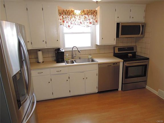 3rd image of 108 Orchard Dr E