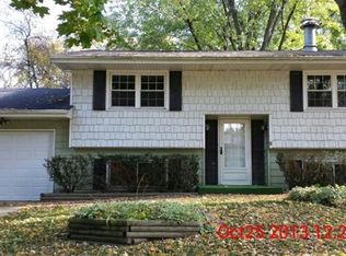 618 Woodridge Dr, Rockford, IL 61108