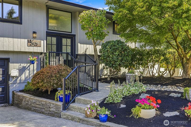 4th image of 2925 Panaview Blvd