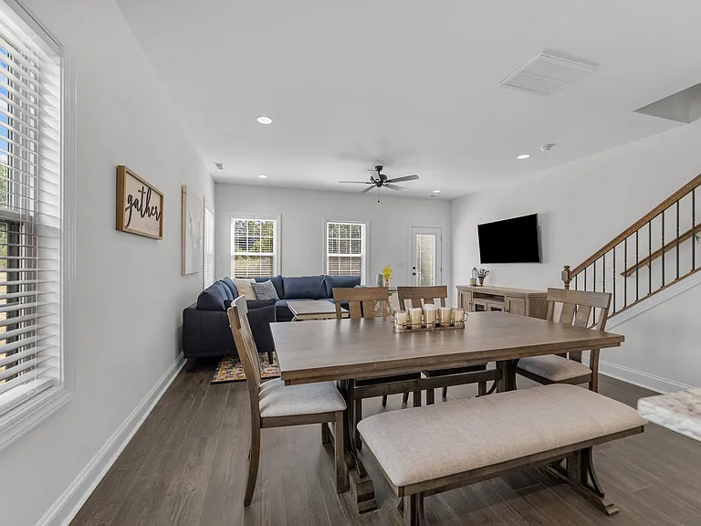 816 Crown Point Dr — Photo 10