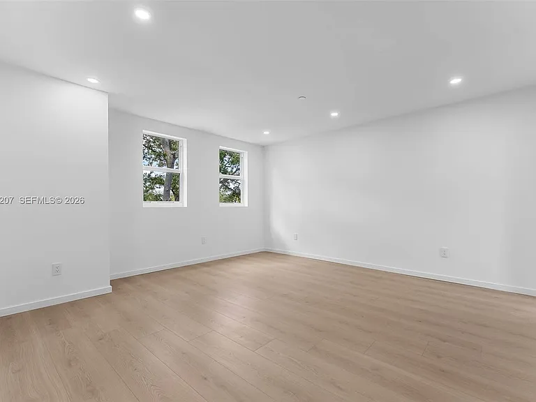 824 SE 12th Ct #828 — Photo 14