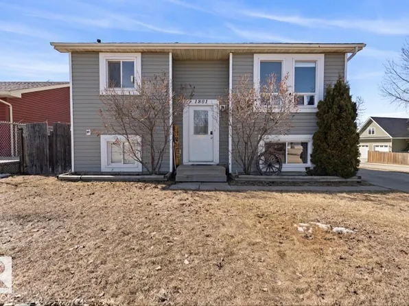 1801 12th St, Cold Lake, AB T9M 1L8