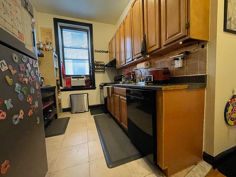 1280 Pacific St #1R