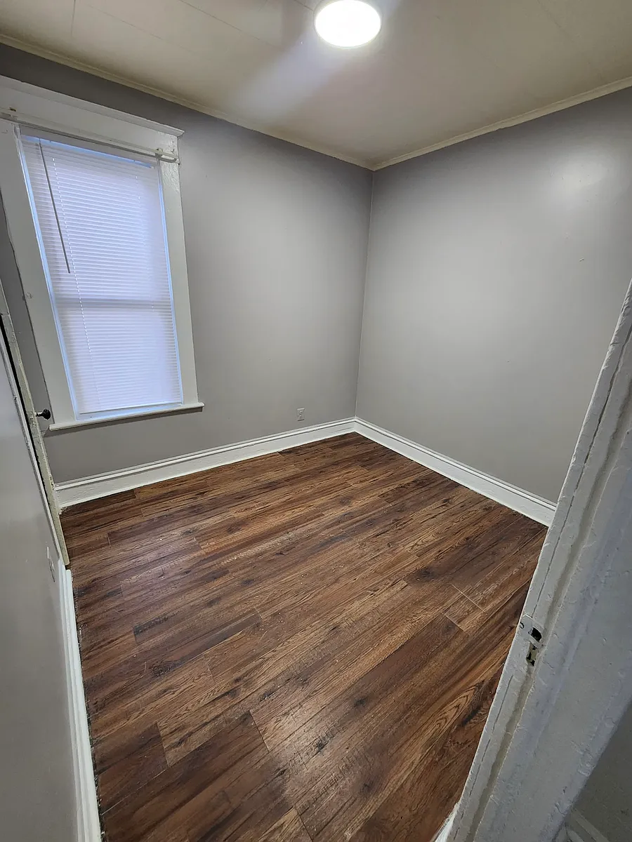 Building Photo - 810 Francis Ave #1