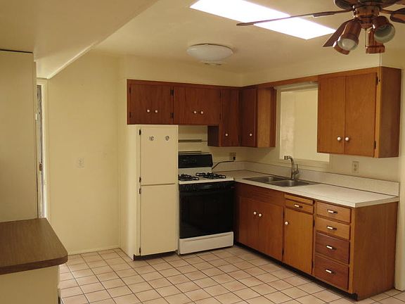 4th image of 1331 W King Pl