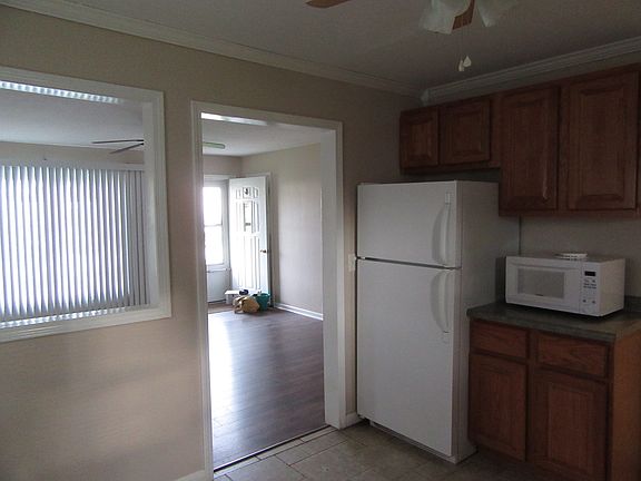 4th image of 253 S La Salle Ave