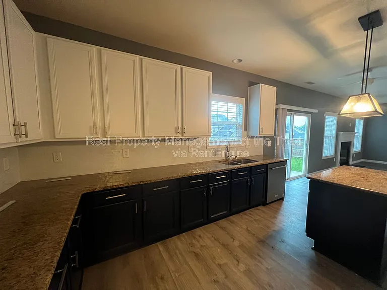 1950 Glenkirk Dr — Photo 9