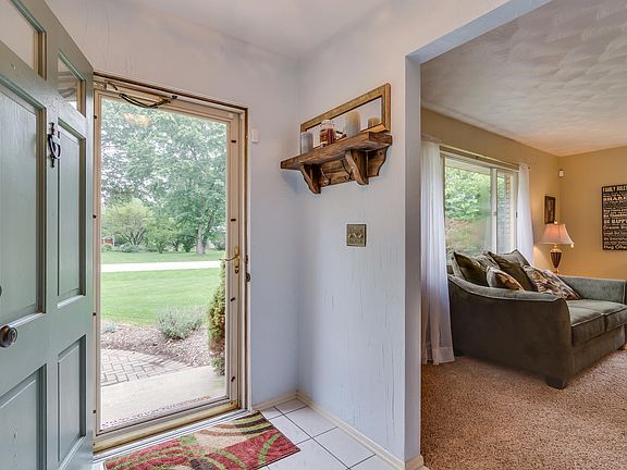 5th image of 53381 Oakton Dr